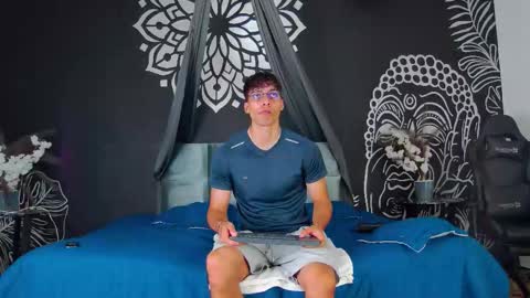 Snapshot of alessiovitale chatting on December 21, 1:18 pm Alessio online show from December 21, 1:18 pm