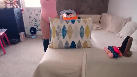 Snapshot of alesyadollblonde chatting on January 15, 7:57 am AlesyadollBlonde online show from January 15, 7:57 am