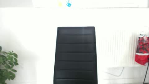 Snapshot of alesyadollblonde chatting on February 19, 12:12 pm AlesyadollBlonde online show from February 19, 12:12 pm