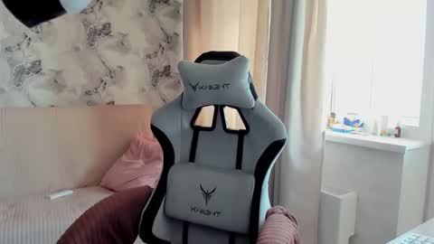 Aletta Oushen online show from September 19, 11:00 am