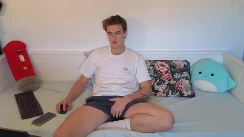 Snapshot of alex83530 chatting on December 15, 8:51 am Alex83530 online show from December 15, 8:51 am