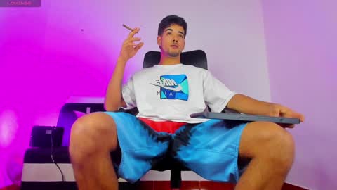 Snapshot of alex_lord_ chatting on December 28, 8:58 pm i am Alex online show from December 28, 8:58 pm