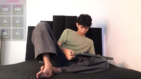 alex_mark_ online show from December 19, 1:18 pm