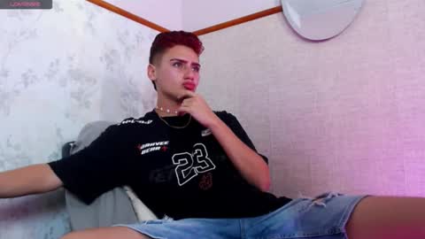 Snapshot of alex_millerss chatting on November 27, 1:18 am ALEX online show from November 27, 1:18 am