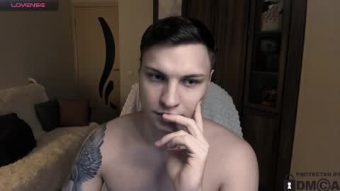 Snapshot of alex_milson chatting on November 8, 5:51 am alex_milson online show from November 8, 5:51 am