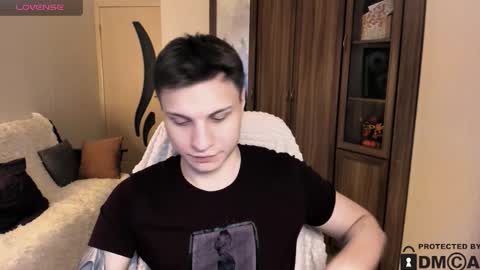 Snapshot of alex_milson chatting on November 13, 7:02 pm alex_milson online show from November 13, 7:02 pm