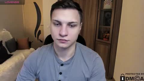 Snapshot of alex_milson chatting on November 24, 8:25 am alex_milson online show from November 24, 8:25 am