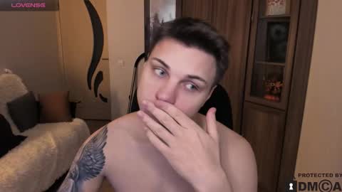 Snapshot of alex_milson chatting on November 24, 11:37 pm alex_milson online show from November 24, 11:37 pm