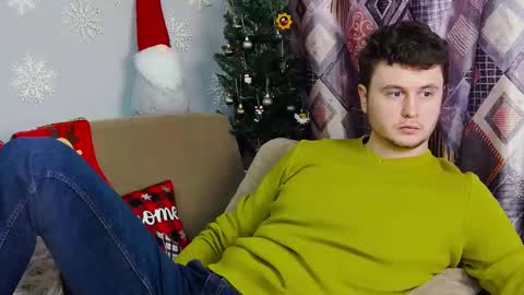 Snapshot of alex_onelove chatting on December 20, 11:10 am Alex online show from December 20, 11:10 am