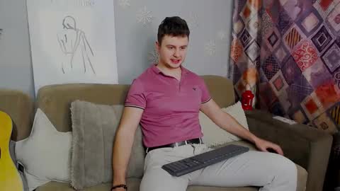 Snapshot of alex_onelove chatting on February 12, 6:40 am Alex online show from February 12, 6:40 am