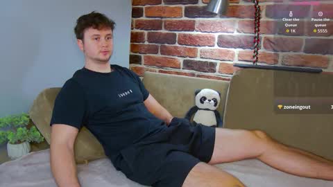 Snapshot of alex_onelove chatting on December 14, 6:41 am Alex online show from December 14, 6:41 am