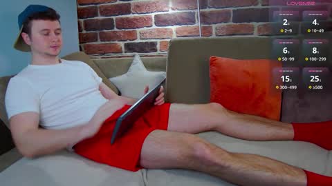 Snapshot of alex_onelove chatting on March 21, 6:40 am Alex online show from March 21, 6:40 am