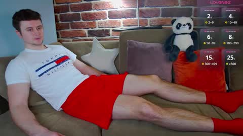 Snapshot of alex_onelove chatting on March 28, 7:41 am Alex online show from March 28, 7:41 am