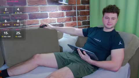 Snapshot of alex_onelove chatting on April 21, 6:52 am Alex online show from April 21, 6:52 am