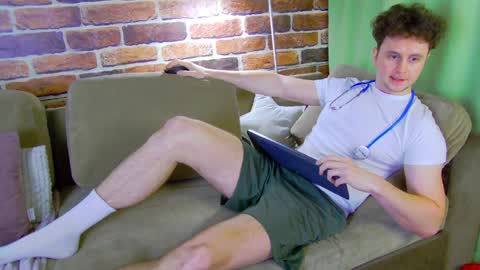 Snapshot of alex_onelove chatting on June 3, 11:46 am Alex online show from June 3, 11:46 am