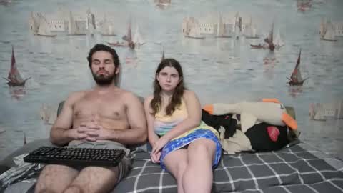 Snapshot of alex_sarah_sex chatting on November 24, 2:33 am Alex and Sarah online show from November 24, 2:33 am