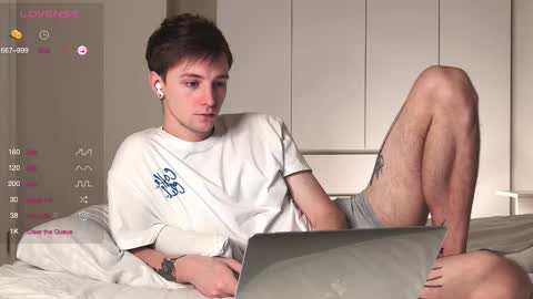 Snapshot of alex_schafer chatting on December 17, 5:24 am alex_schafer online show from December 17, 5:24 am