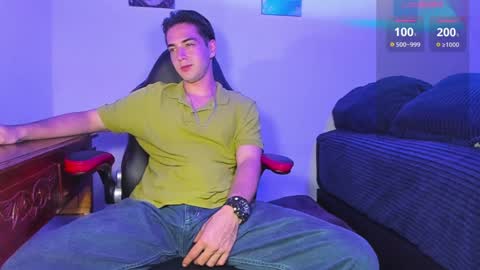 Snapshot of alex_smith0 chatting on December 29, 4:38 am online show from December 29, 4:38 am