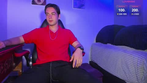 Snapshot of alex_smith0 chatting on February 16, 1:58 am online show from February 16, 1:58 am