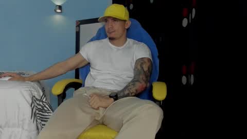 Snapshot of alex_sthorm chatting on November 14, 4:00 am alex_sthorm online show from November 14, 4:00 am