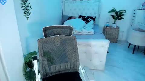 Snapshot of alexa_louise chatting on December 5, 11:38 am ALEXA - DONT FORGET TO FOLLOW AND RATE ME THUMBS UP online show from December 5, 11:38 am