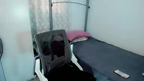 Snapshot of alexa_louise chatting on January 6, 4:47 am ALEXA - DONT FORGET TO FOLLOW AND RATE ME THUMBS UP online show from January 6, 4:47 am