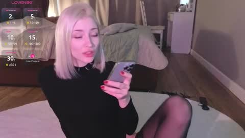 Snapshot of alexa_novak chatting on October 19, 2:23 am Alexa online show from October 19, 2:23 am