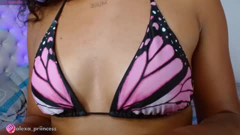Snapshot of alexa_priincess chatting on October 18, 8:09 pm online show from October 18, 8:09 pm