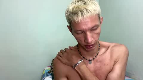 Snapshot of alexadams369 chatting on January 14, 2:40 am alexadams369 online show from January 14, 2:40 am