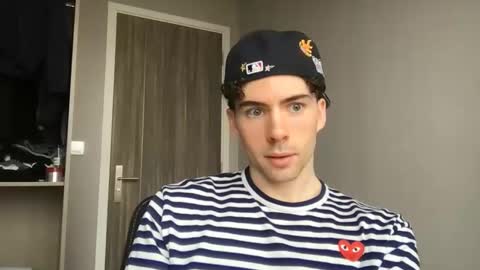 Snapshot of alexander0_ chatting on February 25, 7:18 am Alexander online show from February 25, 7:18 am