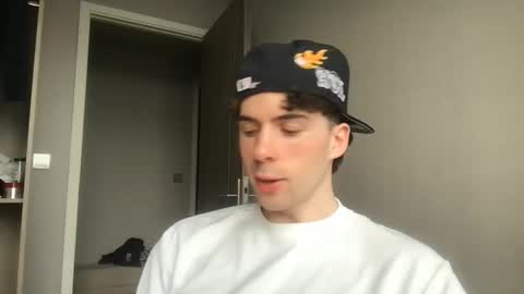 Snapshot of alexander0_ chatting on February 26, 10:25 am Alexander online show from February 26, 10:25 am