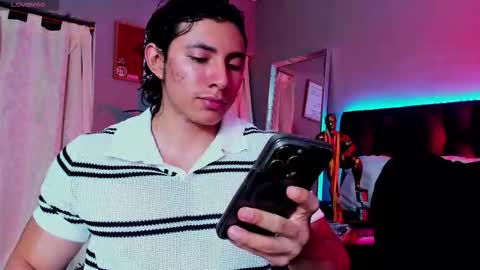 Snapshot of alexander_classy chatting on December 15, 1:21 am Alex online show from December 15, 1:21 am