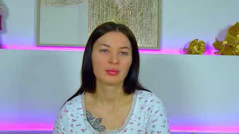 AlexandraBloom online show from December 18, 6:25 pm