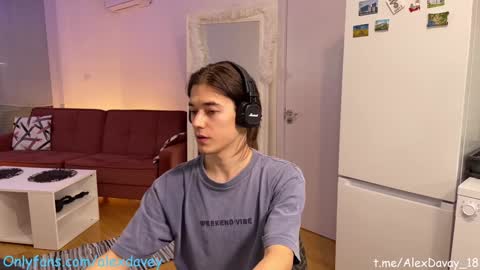 Snapshot of alexdavey chatting on January 13, 7:21 pm           online show from January 13, 7:21 pm