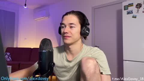 Snapshot of alexdavey chatting on February 2, 5:42 am           online show from February 2, 5:42 am