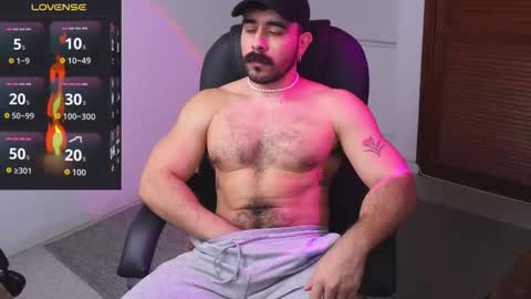 Snapshot of alexdimartino chatting on December 19, 10:39 pm Alex Dimartino online show from December 19, 10:39 pm