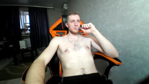 Snapshot of alexfox2018 chatting on December 13, 12:50 pm Alex online show from December 13, 12:50 pm