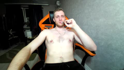 Snapshot of alexfox2018 chatting on December 26, 3:20 pm Alex online show from December 26, 3:20 pm