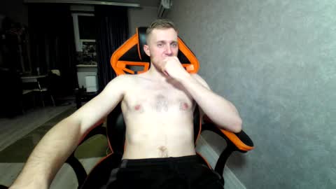 Snapshot of alexfox2018 chatting on February 18, 10:58 pm Alex online show from February 18, 10:58 pm