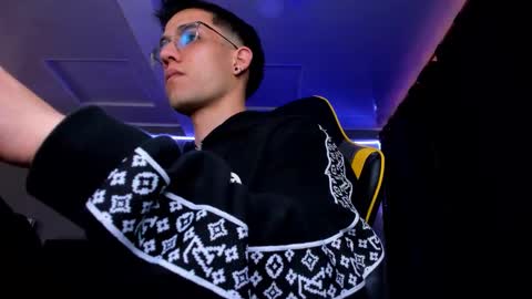 alexgiraldo__ online show from September 11, 11:54 am