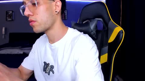 alexgiraldo__ online show from September 24, 2:42 pm