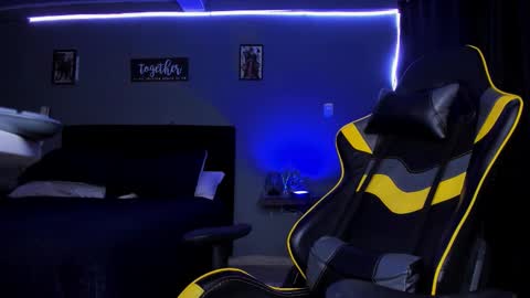 alexgiraldo__ online show from October 28, 2:15 am