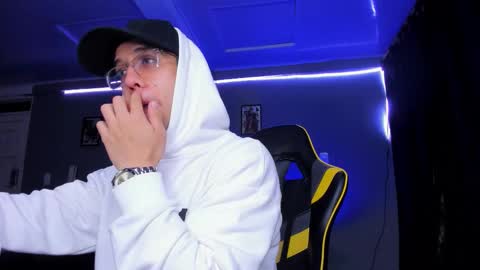 alexgiraldo__ online show from October 30, 10:16 am