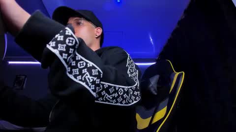 alexgiraldo__ online show from November 3, 11:22 am