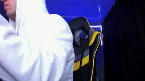 alexgiraldo__ online show from November 15, 4:32 am