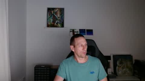 Snapshot of alexhunter4u chatting on December 31, 12:21 am alexhunter4u online show from December 31, 12:21 am