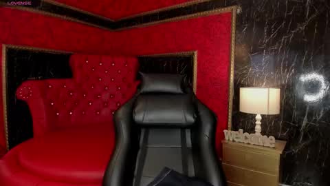 Snapshot of alexiacooperr chatting on November 12, 1:33 pm Alexiaa Online 1430 to 2100 GMT-5 online show from November 12, 1:33 pm