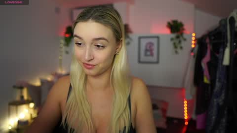 Alexis Texas online show from December 3, 10:40 pm