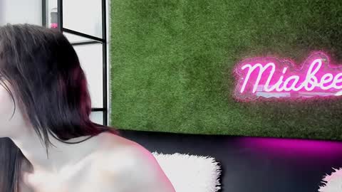 Snapshot of alexisbanx chatting on December 6, 3:44 pm alexisbanx online show from December 6, 3:44 pm