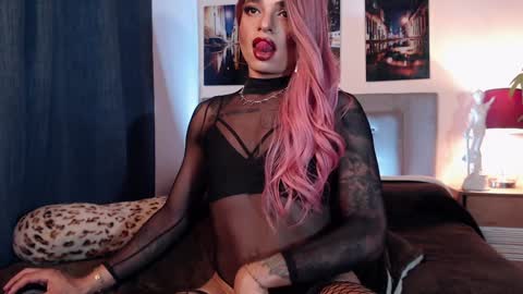 Snapshot of alexjhonsson chatting on December 26, 3:10 pm Alexjhonsson online show from December 26, 3:10 pm